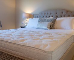  queen size bed size in feet